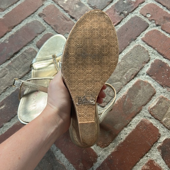 Lilly Pulitzer Gold Leather Metallic Wedge Sandals with Rhinestones Size 10 - Picture 8 of 9